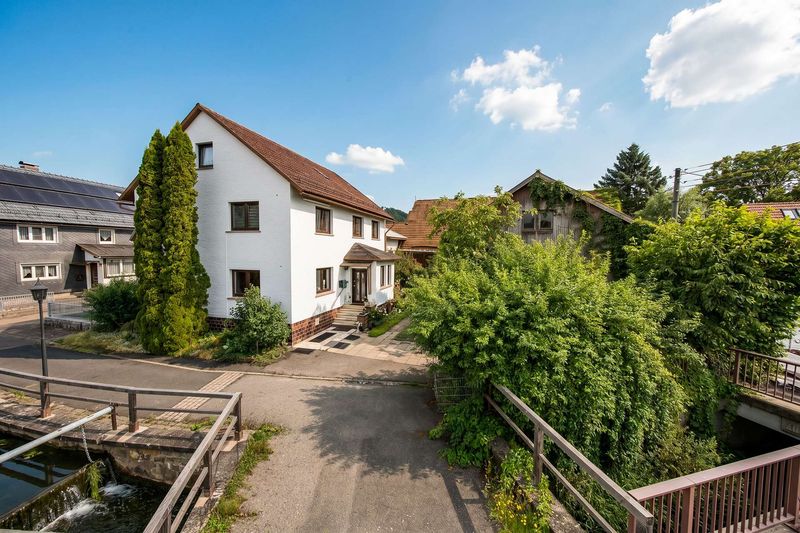 Vielseitiges Haus - ob Mehrgenerationen, Praxis, Pferdehaltung - kein Wunsch bleibt offen